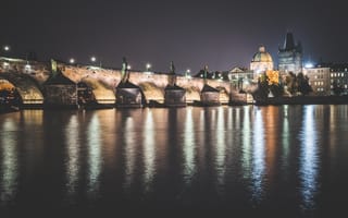 Картинка Прага, Чехия, город, города, здания, мост, здание, ночной город, ночь, огни, подсветка, отражение