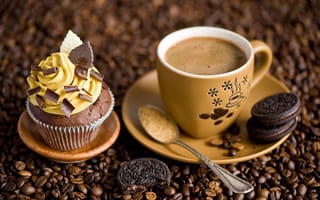 Картинка кекс, десерт, сладости, шоколад, чашка, кофе, крем, печенье, блюдце, ложка, зерна