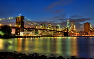 Картинка New York City, город, огни, облака, Manhattan, Ист-Ривер, Нью-Йорк, река, USA, Манхэттен, вечер, ночь, Бруклинский мост, Brooklyn Bridge, подсветка, East River, небоскреб, Бруклин, небо, NYC, Brooklyn