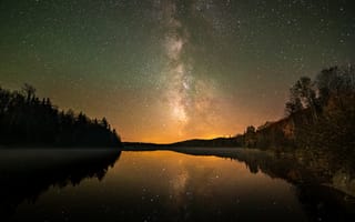 Картинка озеро, зеркало, берег озера, отражение, звезды, космос, Тайна, небо, деревья, свет, Млечный Путь