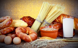 Картинка тарелка, спагетти, стакан, булки, зерно, яйца, молоко, хлеб