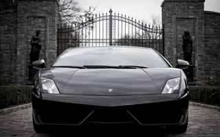 Картинка Lamborghini, суперлаггера, Gallardo, ворота, вид спереди, чёрная, статуи, галлардо, LP570 Superleggera, black, ламборгини
