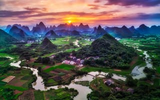 Картинка город Гуйлинь, Китай, облака, 8k, красивый, горы, деревня, зеленые поля, река, закат, 5к