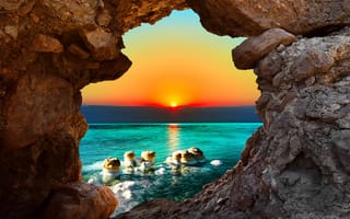 Картинка восход солнца на мертвом море, вид из грота