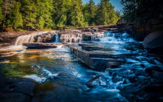 Картинка Река Преск-Айл, Мичиган, природа, Верхний полуостров, пейзаж, водопад, деревья течение, скалы