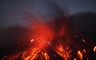Картинка вулкан, лава, молнии