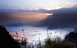 Картинка горы, дымка, небо, туман, облака, высота, закат, солнечный свет, Тайвань, вечер