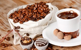 Картинка блюдце, мешочек, шоколад, чашка, конфеты, стол, кофейные зёрна