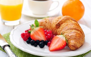 Картинка fruit, croissant, breakfast, сок, завтрак, апельсин, круассаны, strawberries, coffee, клубника, cup, кофе, orange, juice