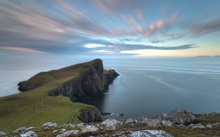 Картинка шотландия, небо, маяк, на краю, скалы, море, облака, океан
