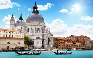 Картинка Venice, гондолы, архитектура, город, облака, собор, море, Венеция, люди, Италия, Санта-Мария делла Салюте, канал, небо