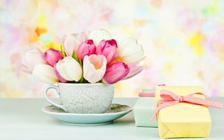 Картинка цветы, розовые, bouquet, flowers, букет, gift, тюльпаны, tulips, pink, box, чашка, cup, подарок, коробка, блюдце