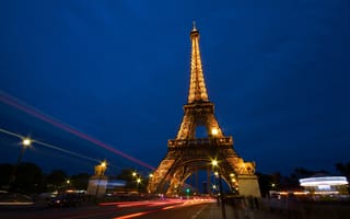 Картинка Eiffel Tower, France, La tour Eiffel, выдержка, дорога, ночь, Paris, Эйфелева башня, люди, город, Франция, Париж