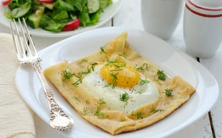 Картинка завтрак, яйцо, яичница, вилка, салат, глазунья, блин, укроп, зелень, тарелка