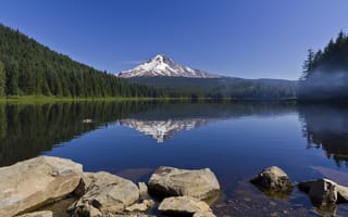 Картинка Trillium Lake, Орегон, Oregon, лес, Mount Hood, камни, озеро Триллиум, гора Маунт-Худ, отражение
