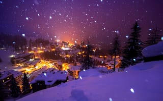 Картинка Bergamo, зима, ночь, свет, здания, Бергамо, дома, Ломбардия, Италия, ели, горы, Alpi, ёлки, Italia, деревья, город, снег, Orobie, снежинки, Альпы, Lombardia, крыши