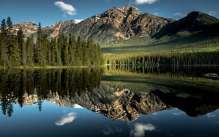 Картинка Природа, национальный парк Джаспер, вода, отражения, зеркало, Канада, озеро, небо, лес, облака, горы, провинция Альберта