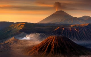 Картинка Индонезия, вулканический комплекс-кальдеры Тенгер, действующий вулкан Бромо, Ява, закат, Tengger, облака, небо