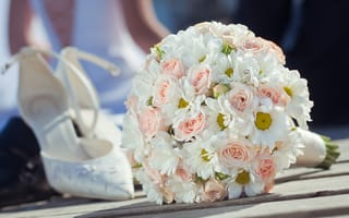 Картинка wedding, flowers, roses, bouquet, букет, цветы, свадьба, shoes