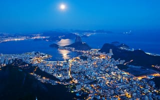 Картинка Бразилия, ночь, побережье, Рио-де-Жанейро, луна, панорама, море, огни, Rio de Janeiro, город, небо