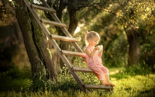 Картинка лето, ребёнок, малышка, сад, боке, деревья, девочка, лестница, Radoslaw Dranikowski, природа