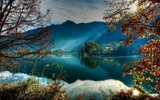 Картинка осень, деревья, горы, пейзаж, природа, Италия, озеро, ветки
