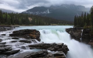 Картинка водопад, лес, athabasca falls, скалы, ландшафт, небо, горы, канада, камни, национальный парк джаспер