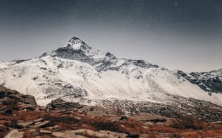 Картинка Альпы, живописный, заснеженная гора, заснеженные горы, звездное небо, звезды, зима, ночь, пейзаж, холодная погода