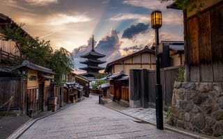 Картинка закат, Yasaka Pagodа, город, дома, Япония, улица, Киото, вечер, пагода Ясака, фонари