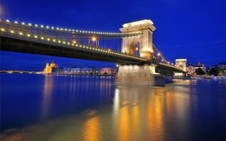 Картинка ночь, река, отражение, будапешт, дунай, цепной мост сечени, вода, мост, фонари, огни, венгрия