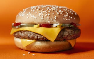 Картинка гамбургер, огурец, сыр, булки, котлета, кетчуп, лук