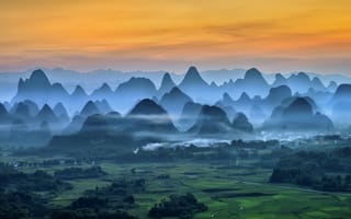 Картинка Туманное утро среди холмов в Китае