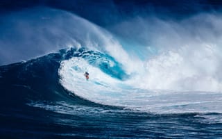 Картинка Высокая голубая волна с белой пеной для серфинга