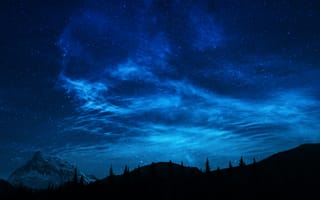 Картинка Красивое ночное небо над заснеженной горой