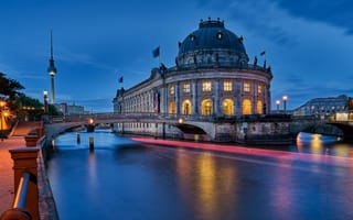 Картинка Берлин, Германия, архитектура, здание, город, здания, исторический, история, река, ночь, огни, подсветка