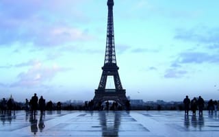 Картинка Эйфелева башня после дождя