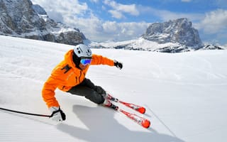 Картинка Спуск на лыжах на горнолыжном курорте Валь Гардена, Италия