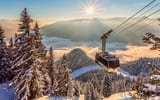 Обои: зима, Альпы, леса, ели, природа, кабинка, вагончик, солнце, горы, пейзаж, лучи, Torsten Muehlbacher, снег, канатная дорога