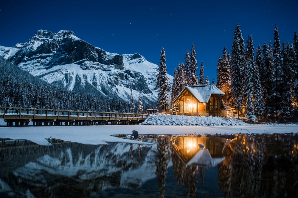 Обои: Канада, ночь, огни, дом, зима, горы Канада Обои