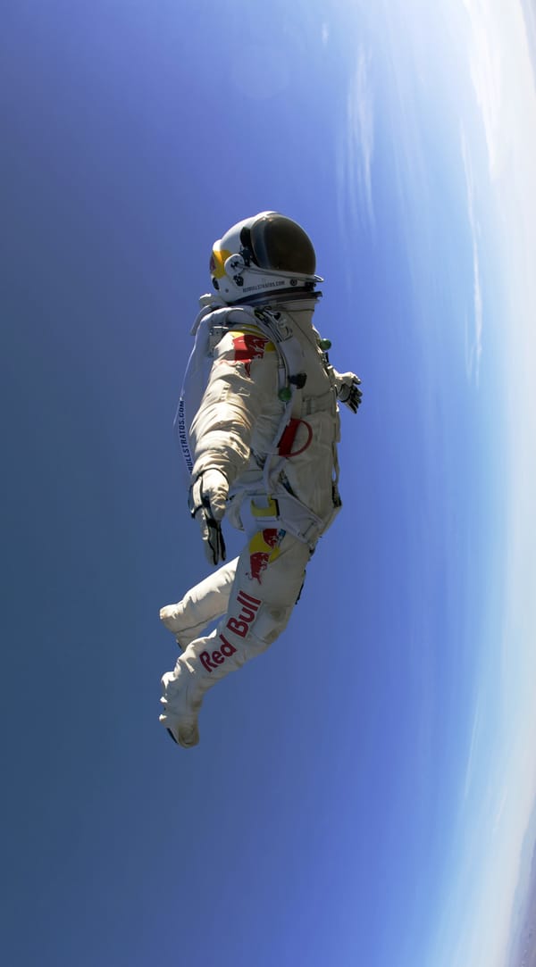 Картинка: Спорт, Полет, Парашютист, Red Bull, Скафандр, Прыжок