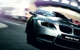 Картинка BMW M3 Coupe на улице