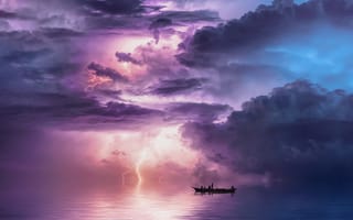 Картинка океан, море, вода, природа, гроза, буря, гром, молния, погода, свечение, вечер, сумерки, закат, заход, лодка