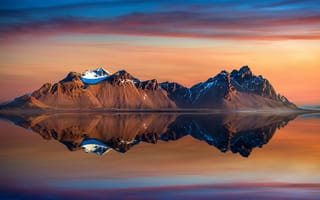Картинка Вестрахорн, гора, мыс, берег, Icelandic coast, скала, океан, пейзаж, Стокснес, Исландия, горы, природа, вечер, сумерки, закат, заход, отражение