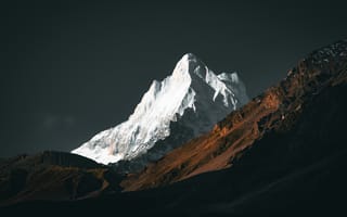 Картинка гора, пейзаж, природа, снег, высота, скалы, темный