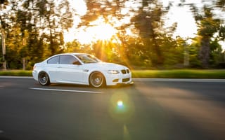 Картинка BMW, BMW E92, E92, бмв, машины, машина, тачки, авто, автомобиль, транспорт, вид сбоку, сбоку, скорость, быстрый, дорога, белый