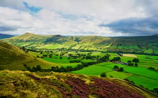 Картинка пейзаж, природа, горы, зелень, долина, облака, цветы