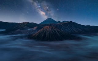 Картинка Бромо, Индонезия, горы, гора, природа, вулкан, вулканический, ночь, темнота, звезды, звезда, Млечный Путь