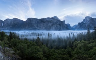 Картинка горы, гора, природа, пейзаж, лес, деревья, дерево, туман, дымка