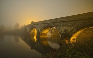 Картинка мост, мосты, архитектура, арка, арочный, река, туман, дымка, утро, утренний, рассвет, восход