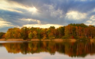 Картинка Природа,  Листья,  Осень,  Берег,  Облака,  Река,  Деревья